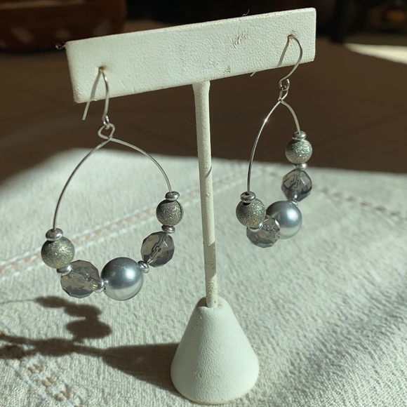Jewelry - ☀️Silver Colored Costume Jewelry Earrings